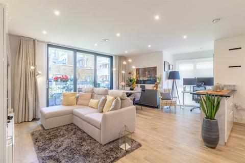 2 bedroom flat for sale, Fairfield Avenue, Surrey TW18