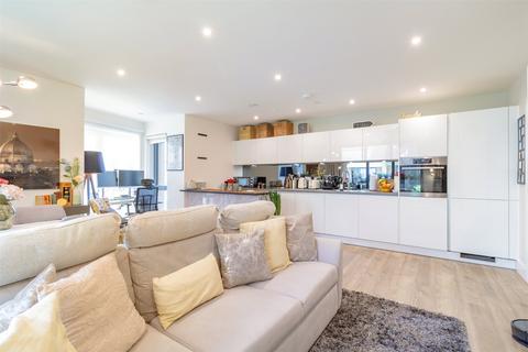 2 bedroom flat for sale, Fairfield Avenue, Surrey TW18