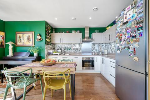 2 bedroom apartment for sale, Barge Walk, Greenwich, SE10
