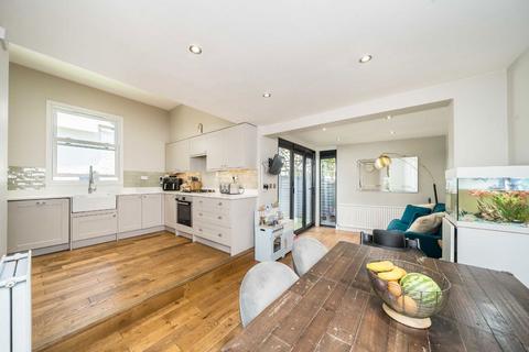 11 Rossiter Road, London, SW12 9RY