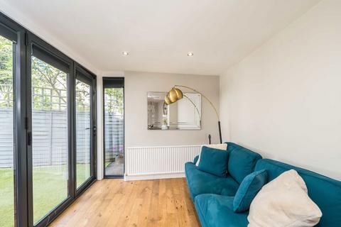 11 Rossiter Road, London, SW12 9RY