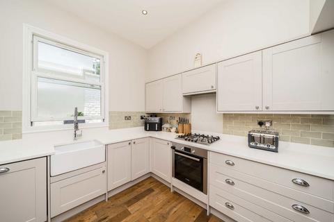 11 Rossiter Road, London, SW12 9RY