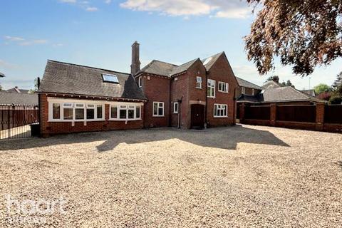 Wellingborough Road, Rushden