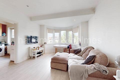 2 bedroom flat for sale, Highfield Avenue, NW11