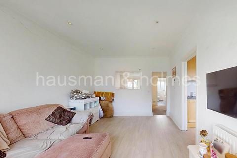 2 bedroom flat for sale, Highfield Avenue, NW11