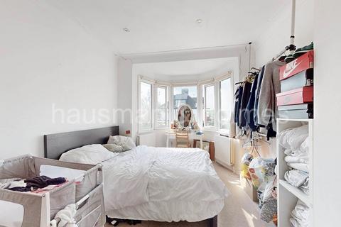 2 bedroom flat for sale, Highfield Avenue, NW11