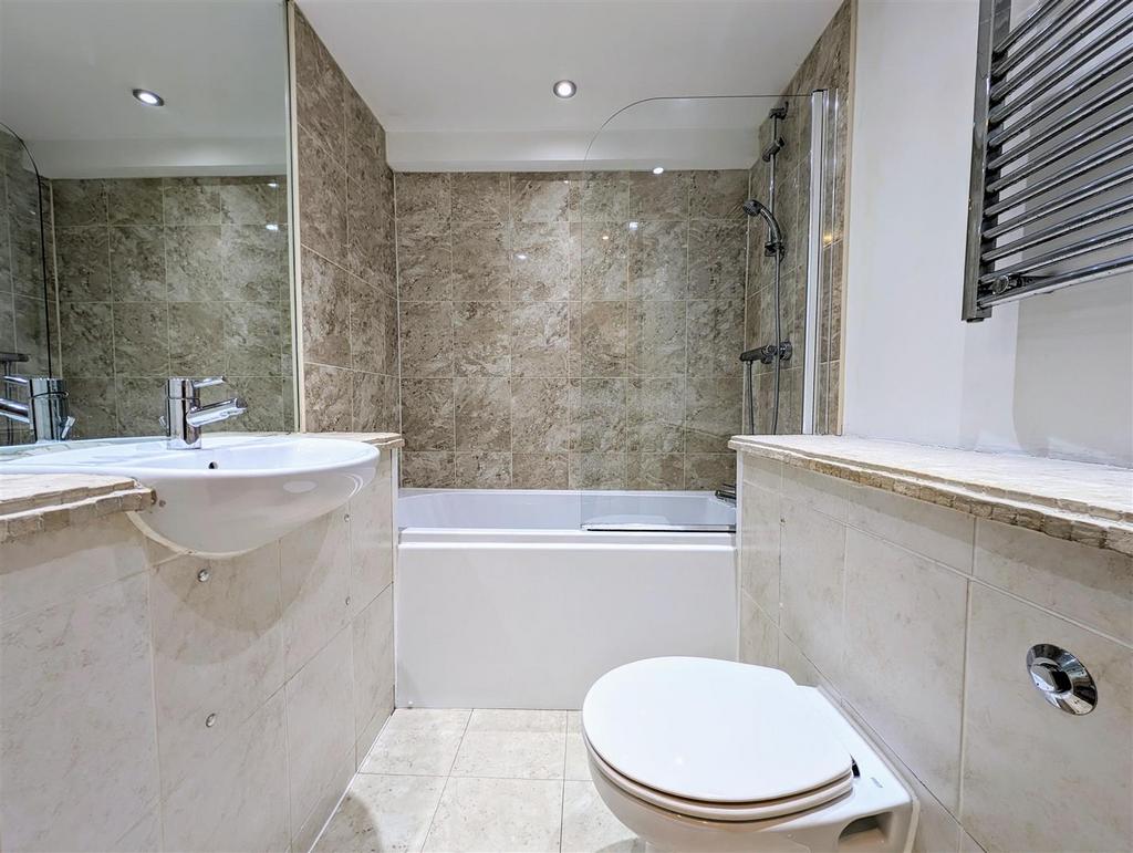 Family Bathroom.jpg