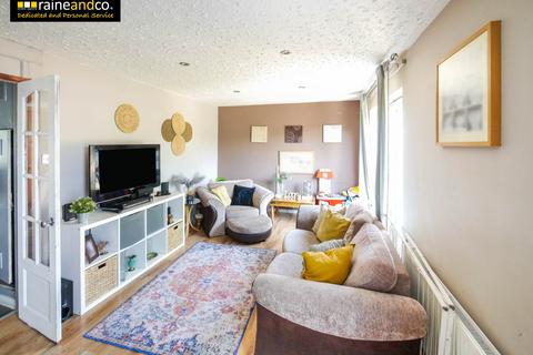 3 bedroom terraced house for sale, St Audreys Close, Hatfield