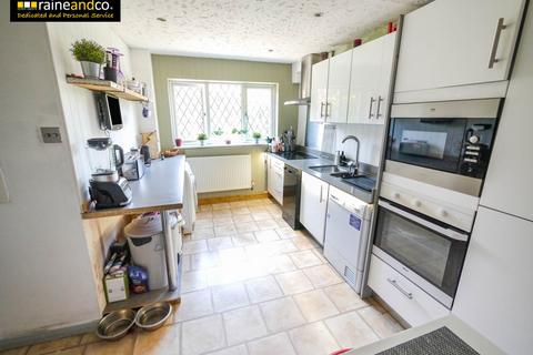 3 bedroom terraced house for sale, St Audreys Close, Hatfield