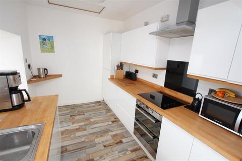 8 Back Lane, Heaton, Bradford, BD9 4BX
