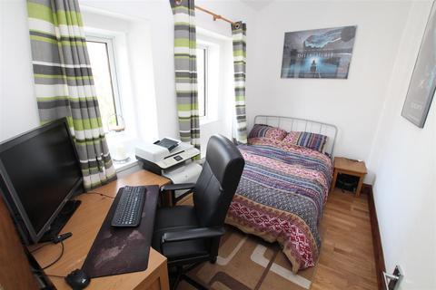 8 Back Lane, Heaton, Bradford, BD9 4BX