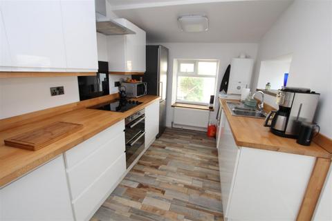 8 Back Lane, Heaton, Bradford, BD9 4BX