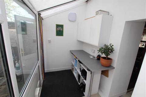 8 Back Lane, Heaton, Bradford, BD9 4BX