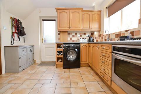 73 Caistor Avenue, Scunthorpe, DN16 3QN
