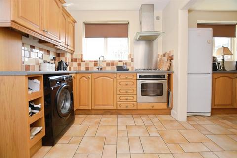 73 Caistor Avenue, Scunthorpe, DN16 3QN