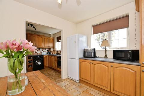 73 Caistor Avenue, Scunthorpe, DN16 3QN