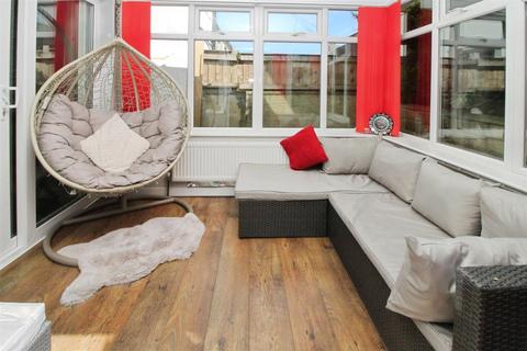 9 Lesmere Grove, Bradford, BD7 4JY