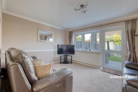 4 Wittering Walk, Hornchurch, RM12 6NS