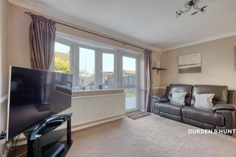 4 Wittering Walk, Hornchurch, RM12 6NS