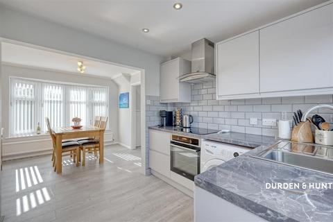 4 Wittering Walk, Hornchurch, RM12 6NS
