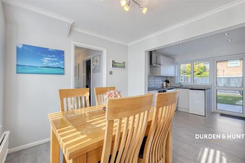 4 Wittering Walk, Hornchurch, RM12 6NS