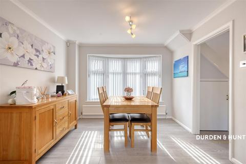4 Wittering Walk, Hornchurch, RM12 6NS