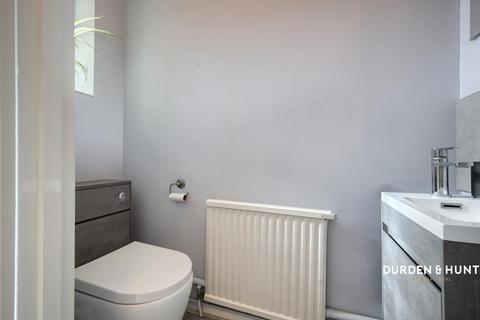 4 Wittering Walk, Hornchurch, RM12 6NS