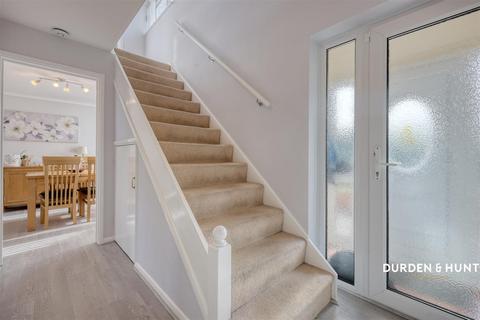 4 Wittering Walk, Hornchurch, RM12 6NS