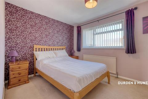4 Wittering Walk, Hornchurch, RM12 6NS