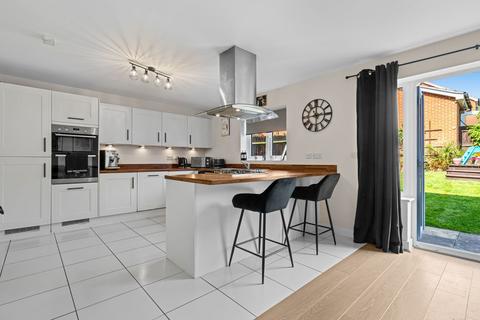 4 bedroom detached house for sale, Meek Road, Newent GL18