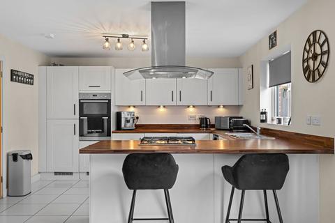 4 bedroom detached house for sale, Meek Road, Newent GL18