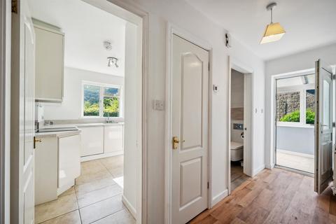 16 Bemrose Gate, Bamford, Hope Valley, S33 0AE
