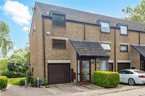 86 Bazes Shaw, New Ash Green, Longfield, DA3 8QY