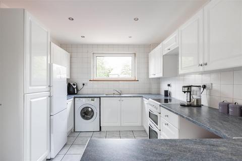 86 Bazes Shaw, New Ash Green, Longfield, DA3 8QY