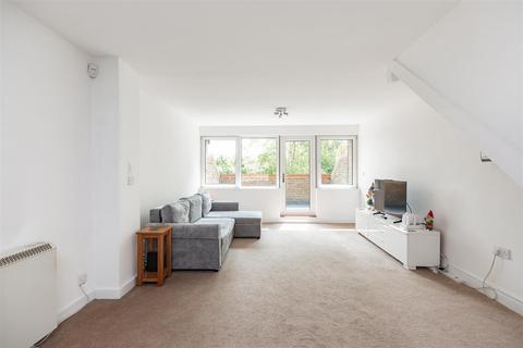 86 Bazes Shaw, New Ash Green, Longfield, DA3 8QY