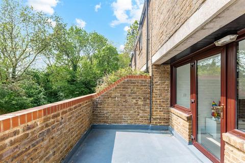 86 Bazes Shaw, New Ash Green, Longfield, DA3 8QY