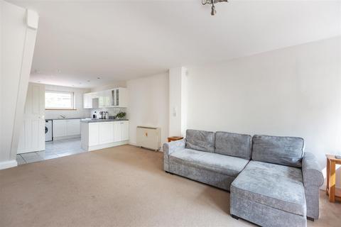 86 Bazes Shaw, New Ash Green, Longfield, DA3 8QY