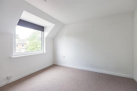 86 Bazes Shaw, New Ash Green, Longfield, DA3 8QY