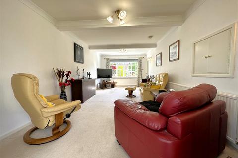 3 bedroom detached house for sale, Peterborough Road, Collingham, Newark