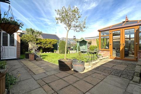 3 bedroom detached house for sale, Peterborough Road, Collingham, Newark