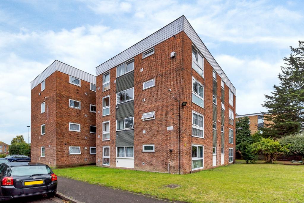 A Well-Presented Two Double Bedroom Top Floor Apa