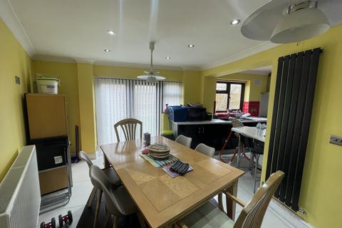 13 Willow Gardens, Hounslow, TW3 4JS
