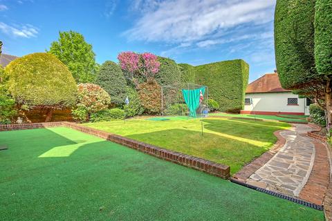 4 bedroom detached house for sale, Courtland Drive, Chigwell IG7
