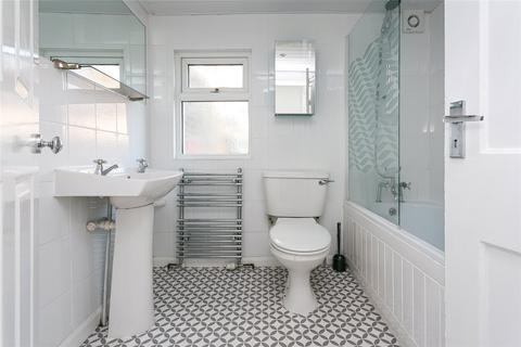 19 Pyrmont Grove, London, SE27 0BG