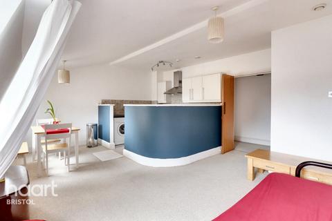2 bedroom flat for sale, Hobbs Lane, Bristol