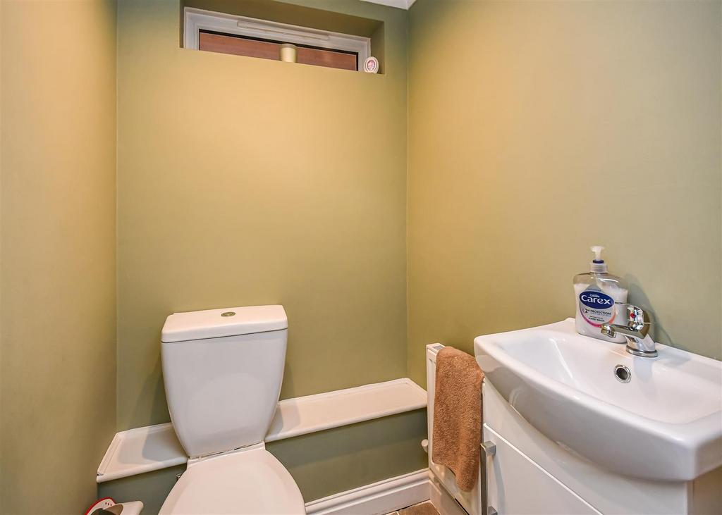 11 Penleigh Gardens-Claokroom.jpg