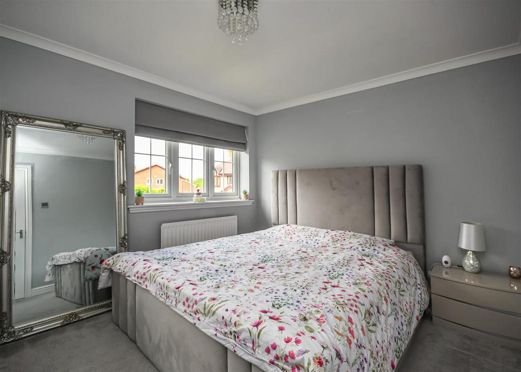 11 Penleigh Gardens-Bedroom 1.jpg