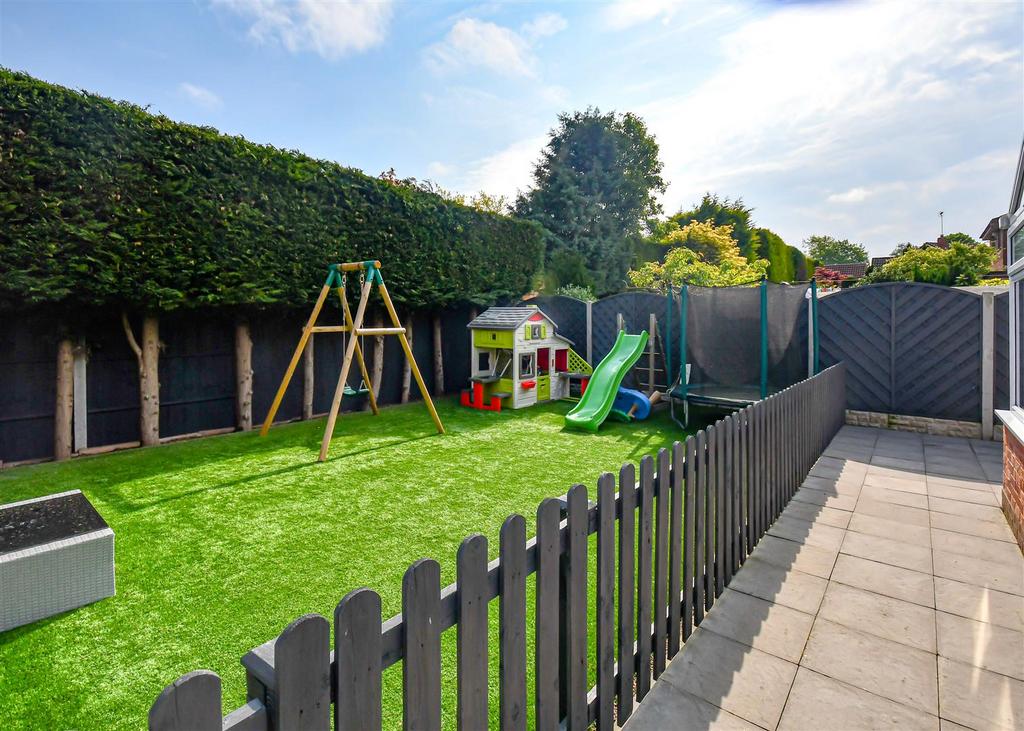 11 Penleigh Gardens-External.jpg