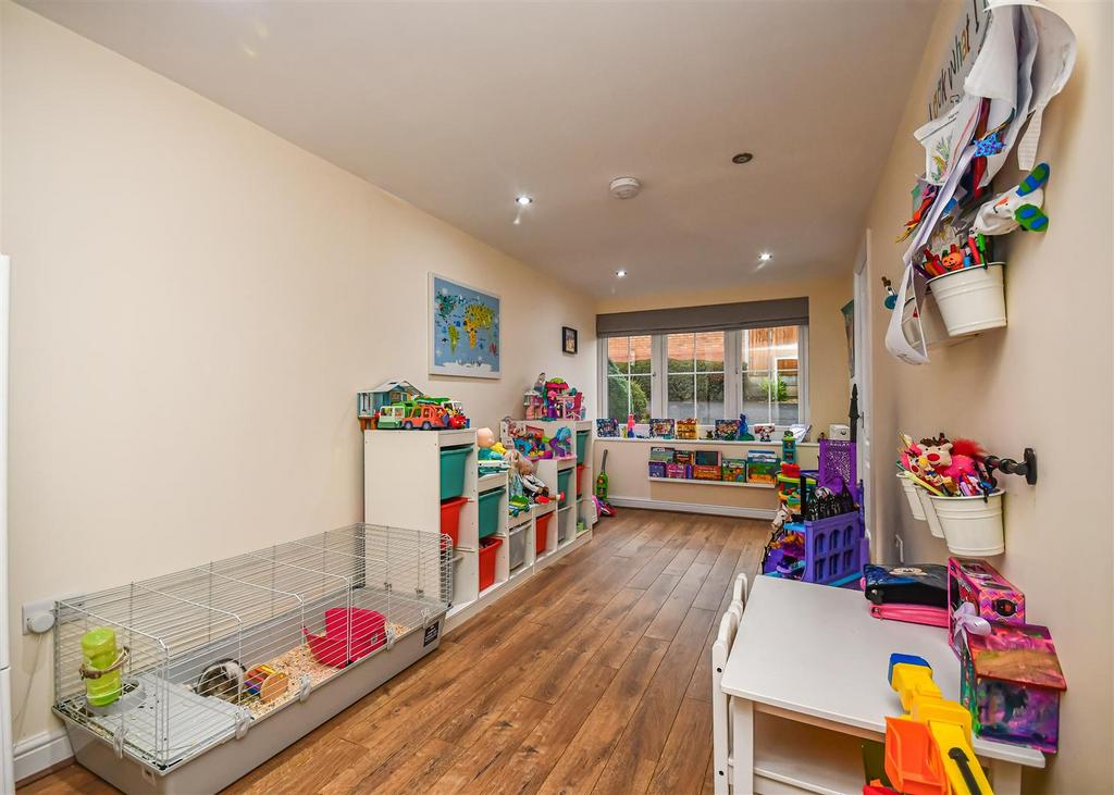 11 Penleigh Gardens-Playroom.jpg