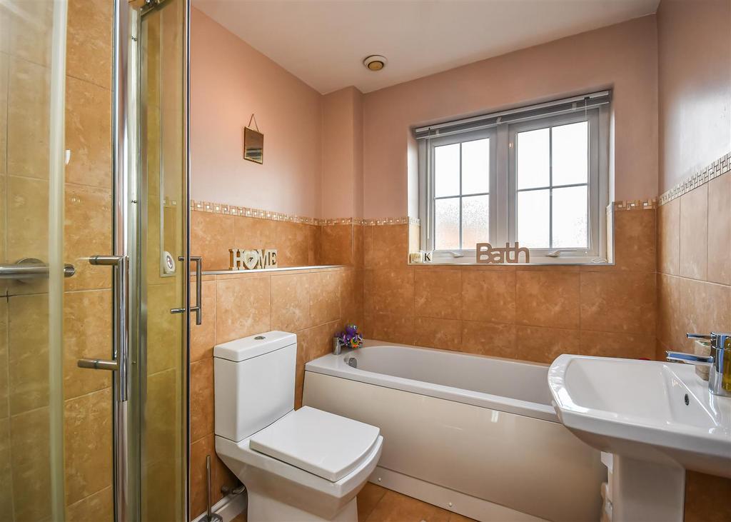 11 Penleigh Gardens-Bathroom.jpg